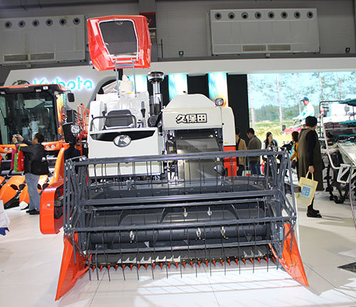 久保田688q履带怎么拆卸,久保田688新款100马力联合收割机