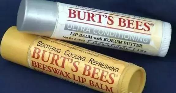 把风油精滴在眼睛里会疼吗,把风油精擦在眼眸上