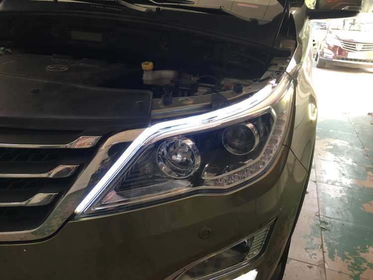 宝骏560原厂大灯广西彤明车灯,宝骏560改led双光透镜路面效果