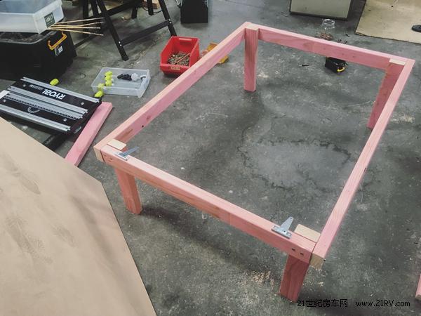 四川夫妻自改房车旅行,成都妹子环游世界