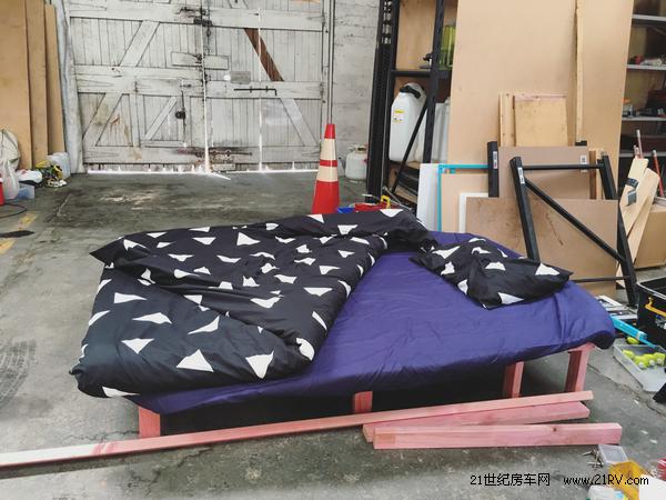 四川夫妻自改房车旅行,成都妹子环游世界