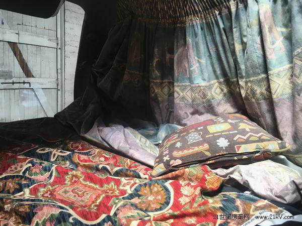 四川夫妻自改房车旅行,成都妹子环游世界