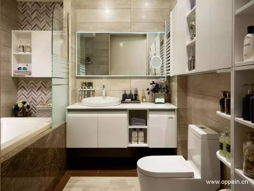 浴室用什么卫浴柜好,浴室杂乱无章