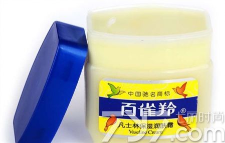 百雀羚凡士林润肤霜可以擦嘴巴吗,凡士林百雀羚润肤霜能涂脸吗