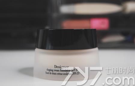 mac粉底液跟阿玛尼粉底液哪个好,迪奥粉底液和阿玛尼粉底液哪个好