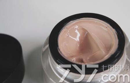 mac粉底液跟阿玛尼粉底液哪个好,迪奥粉底液和阿玛尼粉底液哪个好