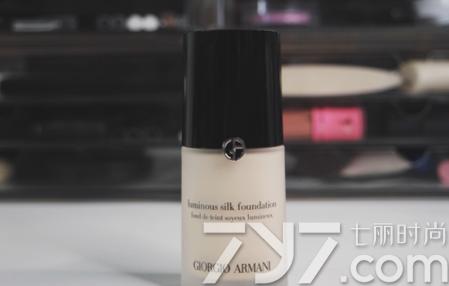 mac粉底液跟阿玛尼粉底液哪个好,迪奥粉底液和阿玛尼粉底液哪个好