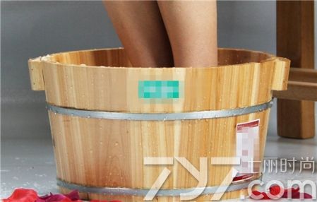 汗脚用什么中药泡脚最好,汗脚脚臭怎么办用什么药泡脚