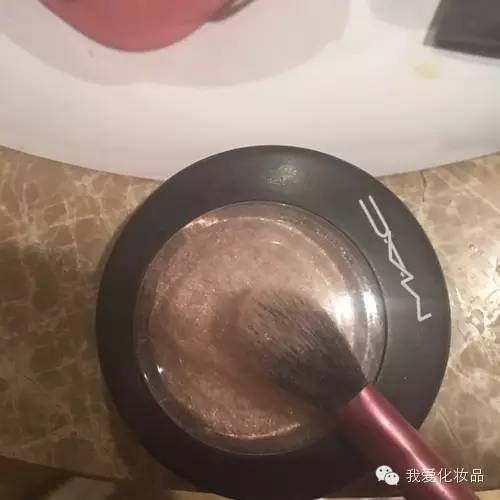 教你画最简单的妆,教大家画一枚超自然的烟熏妆