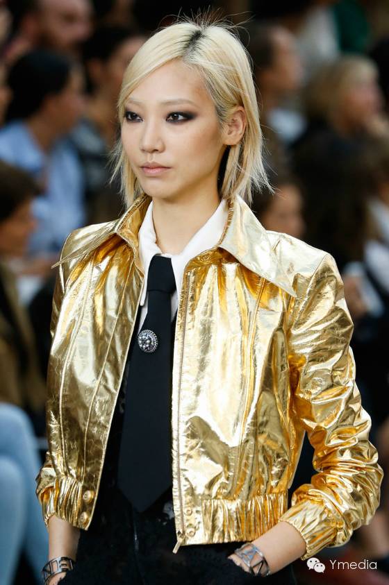 来汗巴黎香奈鹅学画一个美轮美奂的妆容吧呵呵呵呵！