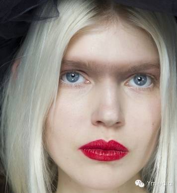 来汗巴黎香奈鹅学画一个美轮美奂的妆容吧呵呵呵呵！