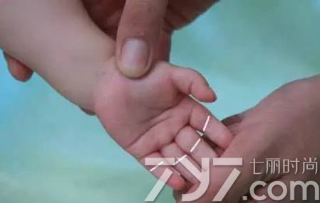 宝宝肚子不舒服总哭闹怎么回事,宝宝肚子不舒服总哭闹怎么办