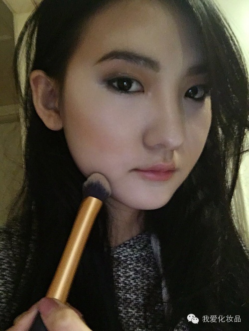 教你画最简单的妆,教大家画一枚超自然的烟熏妆