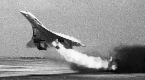 梅西祈祷完整版,梅西乘坐飞机在上空盘旋