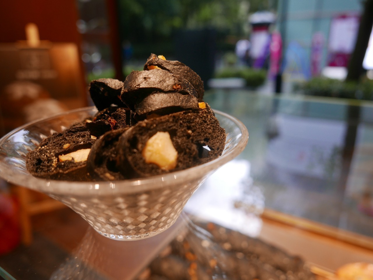 拔草！隐藏在新天地的防空洞酒吧、冠军面包舖、李宗盛阿信的咖啡厅！一天绝不够！