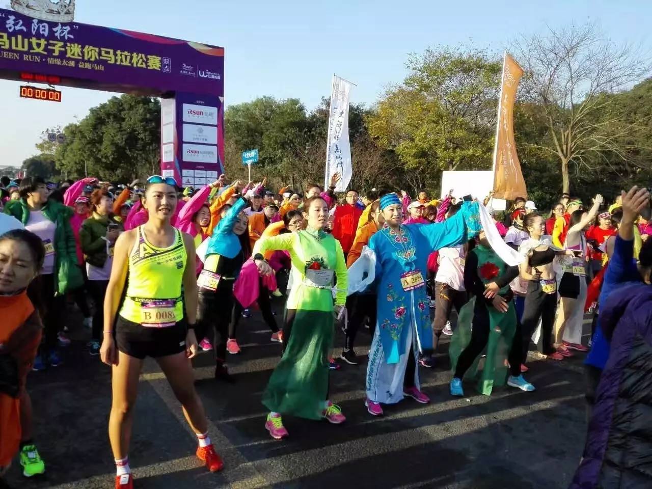 五千美女奔跑在山水画廊中是怎样一种感受?今天无锡又有一场马拉松,连奥运冠军都来啦!