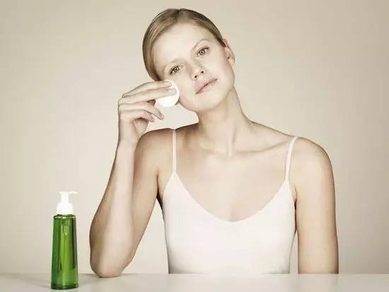 Madam问答室丨天天喷喷雾为什么越喷越干？