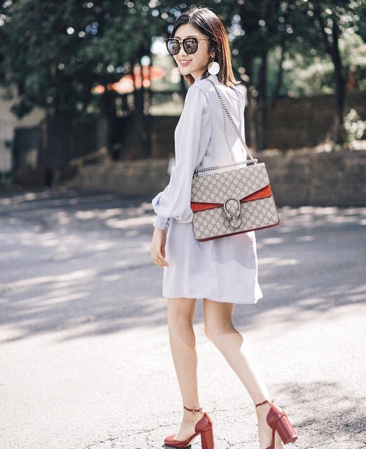 她们成为时尚博主仅仅是会穿？还因为有个会拍照的男友！