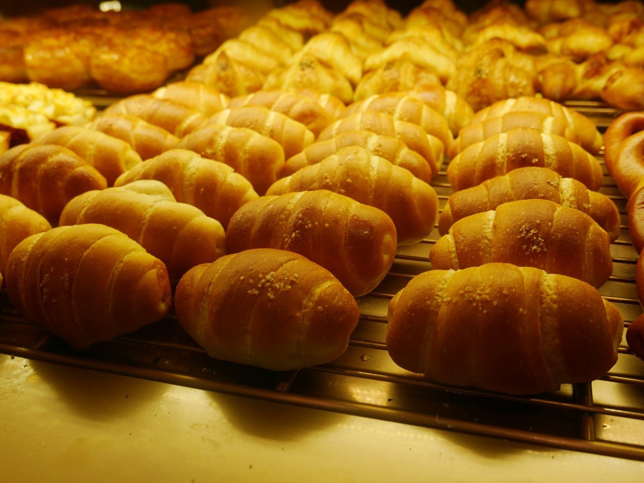 拔草！隐藏在新天地的防空洞酒吧、冠军面包舖、李宗盛阿信的咖啡厅！一天绝不够！