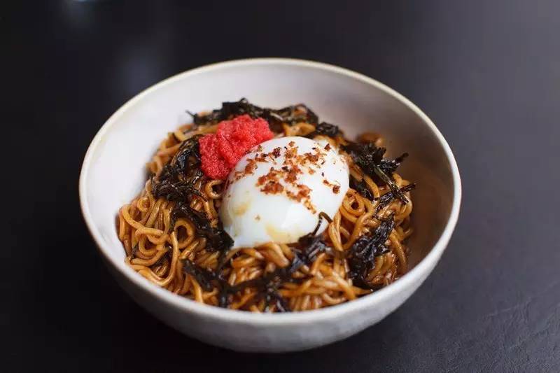 拔草！隐藏在新天地的防空洞酒吧、冠军面包舖、李宗盛阿信的咖啡厅！一天绝不够！