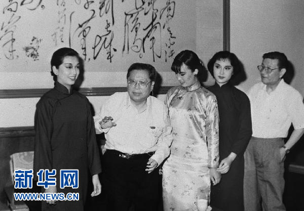 曹禺怎么死的啊,曹禺诞辰100周年纪念