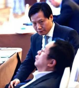 威威趣谈:互联网大佬再聚首感情深一口闷