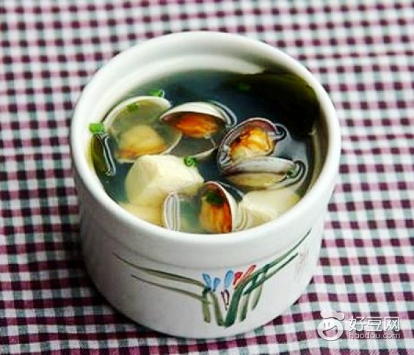 头发干枯毛糙开叉怎么护理,冬季头发干枯毛躁如何做