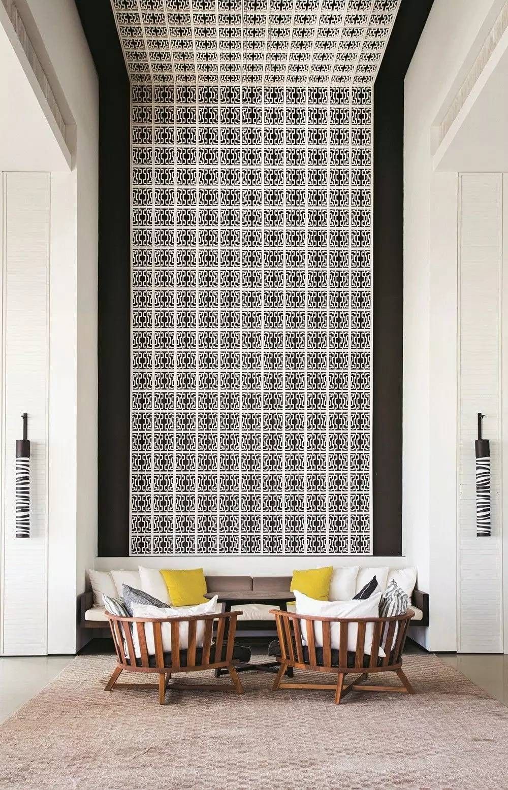 「设计师俱乐部」随意用350美元的碟子盛载食物，披上3500美元浴袍的奢华酒店，你感受过了吗？