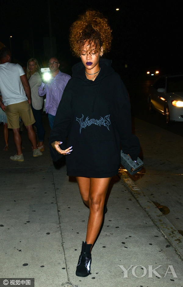 今天来盘点最值得入手的明星单品,明星撞衫时尚单品