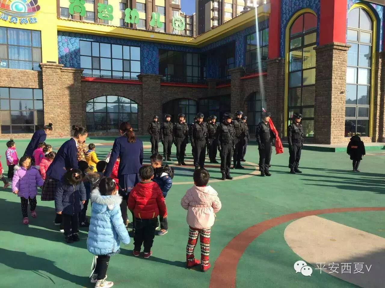 头条丨PTU的蜀黍们受邀来到海贝尚智幼儿园，对小朋友进行爱国主义教育！