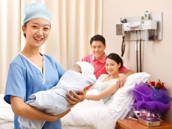 替小妹接生，遭遇惊魂肩难产