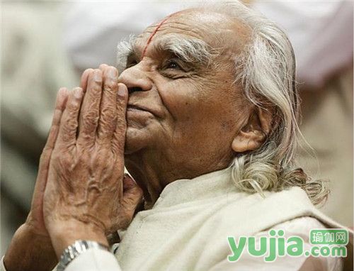 艾扬格23个经典瑜伽动作,艾扬格瑜伽之光在线阅读