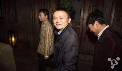 威威趣谈:互联网大佬再聚首感情深一口闷