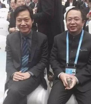 威威趣谈:互联网大佬再聚首感情深一口闷