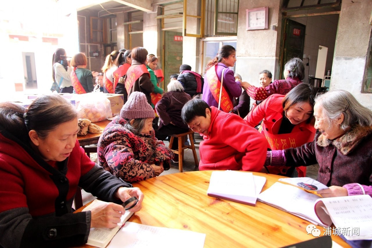 一群的志愿者都干什么,一群关爱老人的志愿者