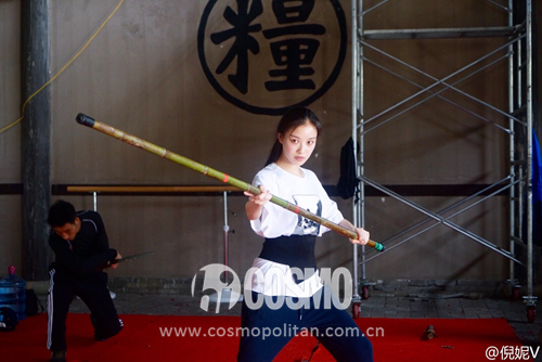 倪妮街景拍照姿势,倪妮最火拍照姿势