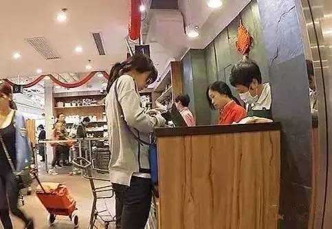 郭晶晶霍启刚逛超市视频,霍启刚郭晶晶逛街买菜