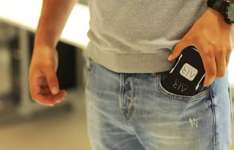 可以装13的手机壳,科技感很强的13手机壳