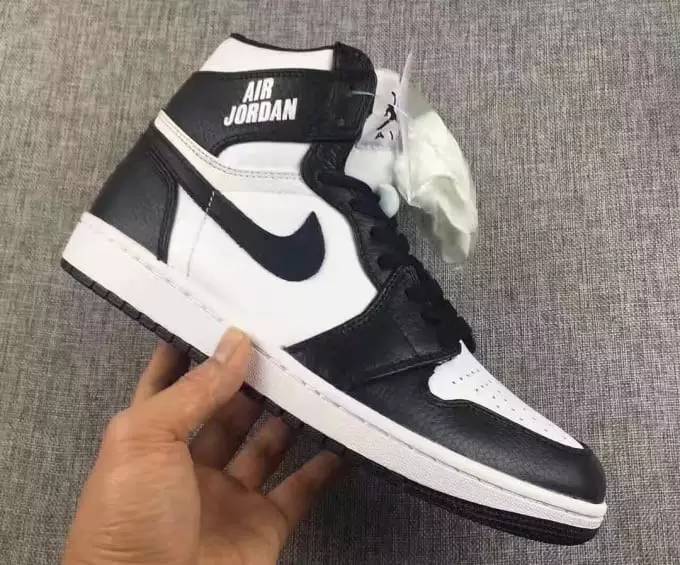 aj1现在哪双鞋值得入手,aj1两双不同配色一脚穿一只