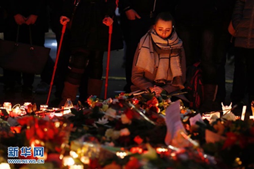 丧心病狂!恐怖分子吻别7岁女儿送其当“人肉*弹炸**”