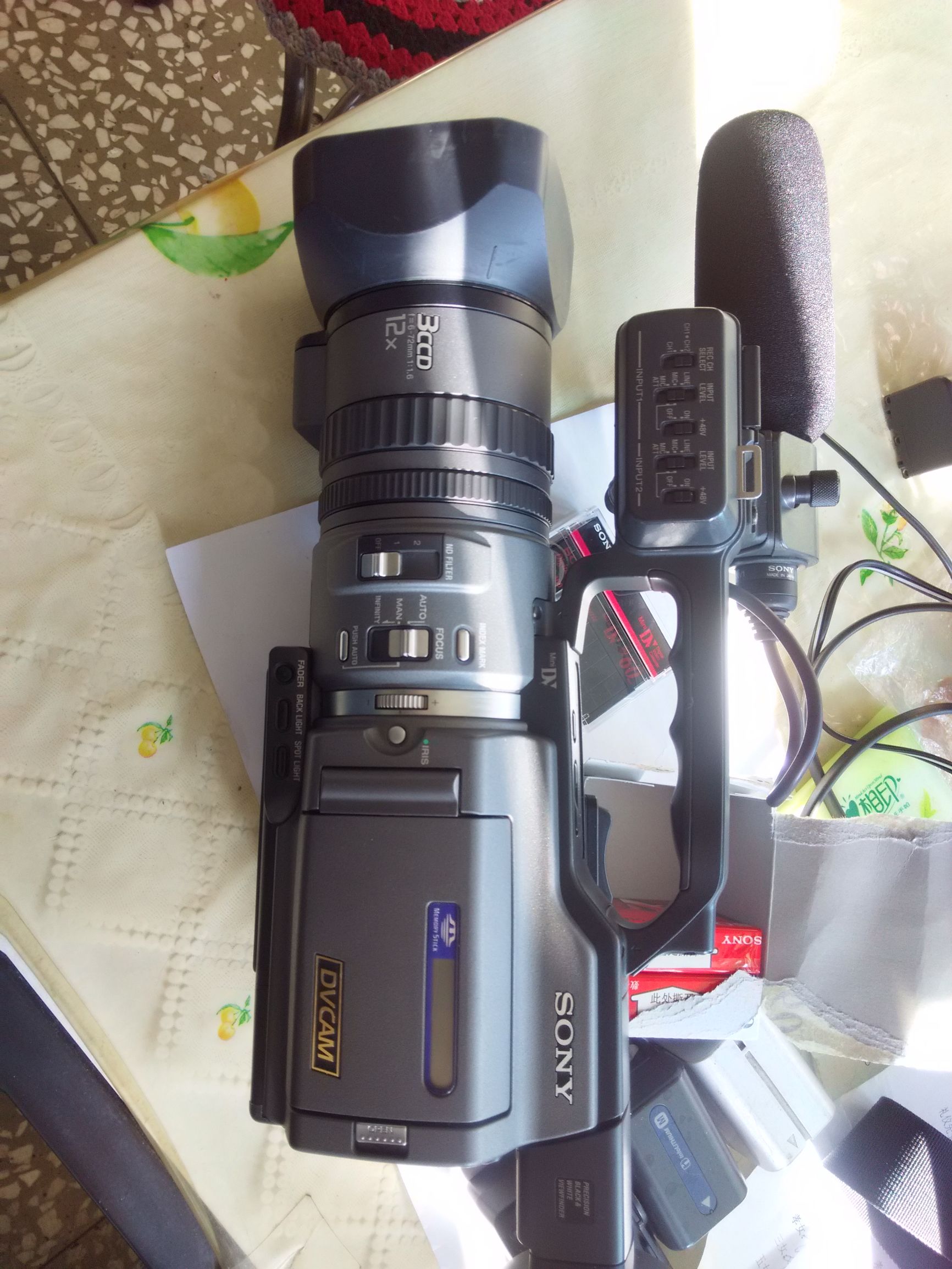 索尼wic600n怎么更换电池,索尼mw600更换电池视频