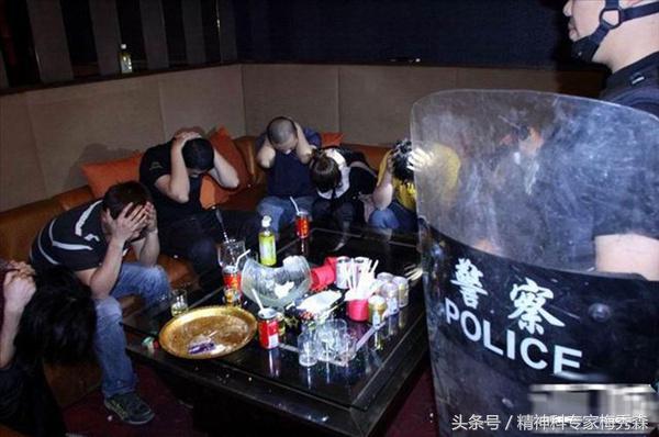 吸食干冰当晚危害,吸食过毒脑子有什么变化