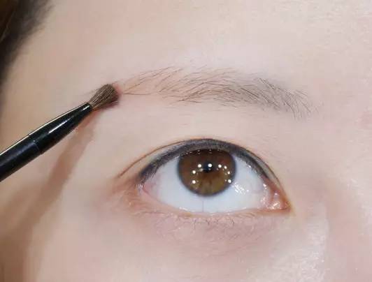 眉毛稀疏怎么画眉好看,眉毛短的女人怎样画眉