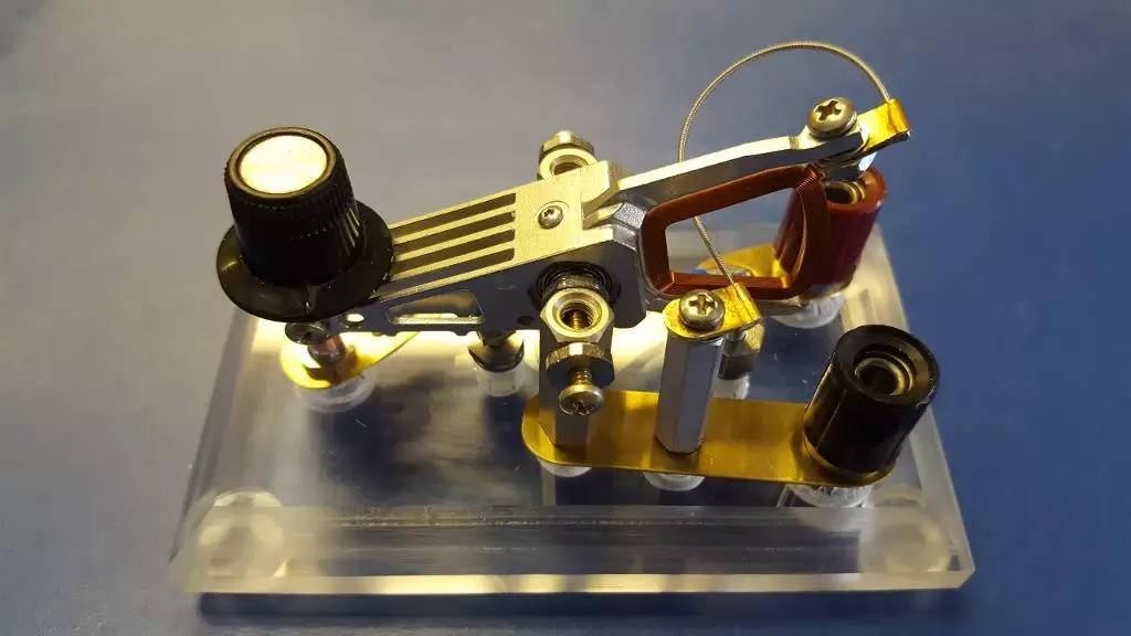 废旧机械硬盘改装成功率高的,移动硬盘改装成可调电源