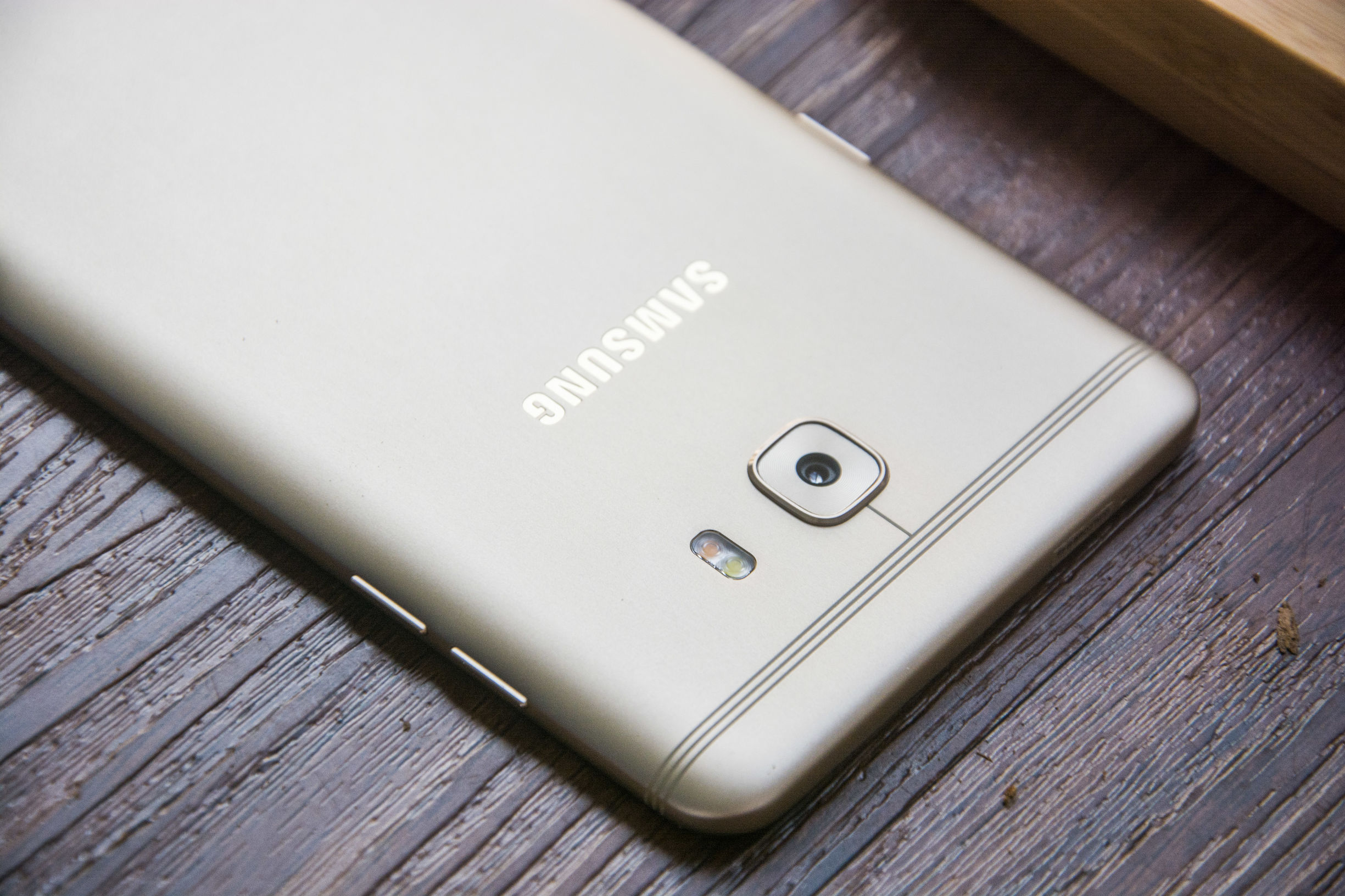 巨屏三星手机,三星c9pro用了7年了