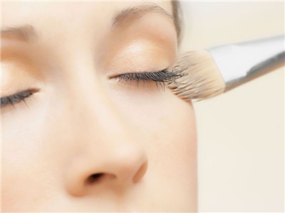 为什么医生不建议用药妆,皮肤没问题但是刺痛