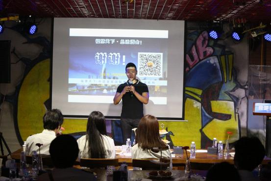 战机超低空飞行音爆有多厉害,战机超低空飞行人群震撼视频