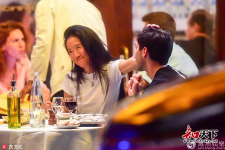 31岁奥运冠军女友热恋67岁华裔富婆，时尚女魔头身价25亿！