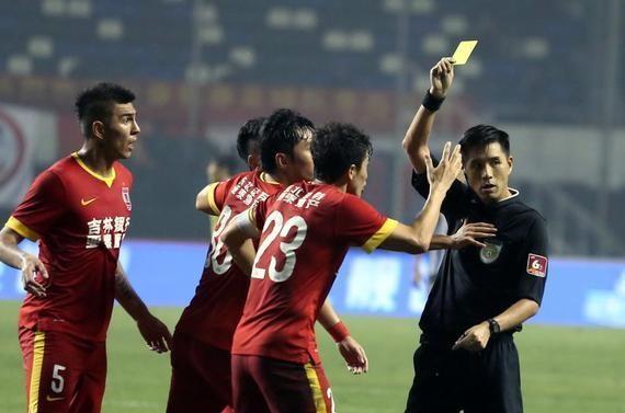 中国足球十大顶级裁判,中国世界级足球裁判