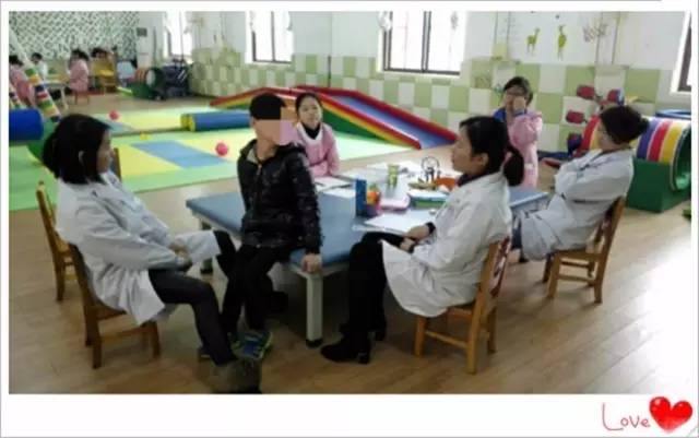 “孩子们，我们看你们来啦”，有爱的人做着有爱的事